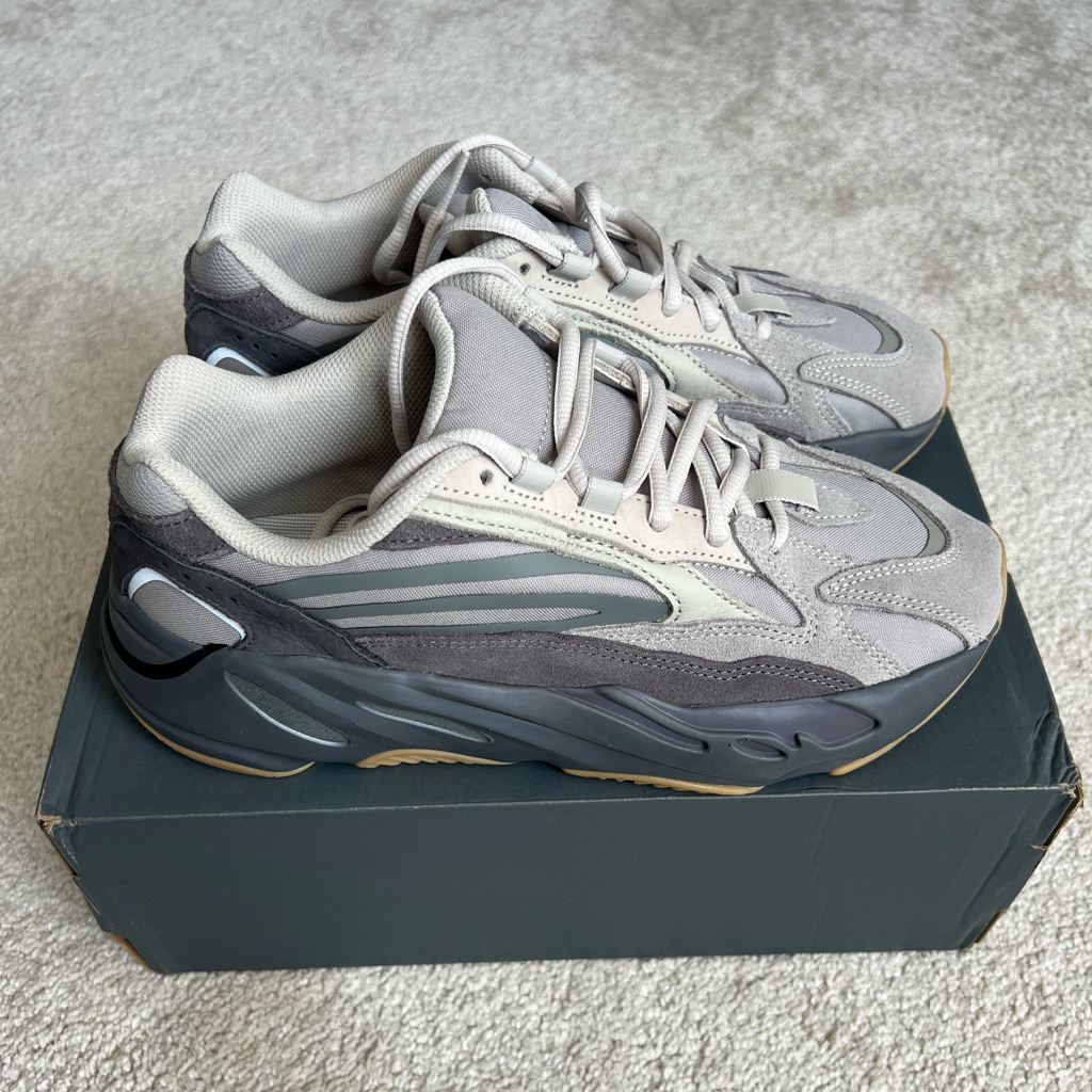 Adidas Yeezy Boost 700 V2 Tephra!